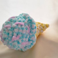 Ръчно изработен/плетен плюшен сладолед играчка от мека прежда, снимка 3 - Плюшени играчки - 44276051