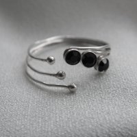 Стар виетнамски сребърен пръстен с три шлифовани индошинита/тектити/, снимка 1 - Пръстени - 39335339