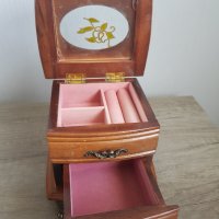 Винтидж дървена кутия,шкафче за бижута, снимка 2 - Антикварни и старинни предмети - 41790766