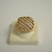 златен пръстен 18 карата Л 12304, снимка 4 - Пръстени - 39692596