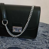 Малка черна дамска чантичка, снимка 1 - Чанти - 41524914