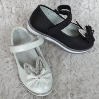 Обувки, сребристи и черни с панделка,, код 558/ББ2/16