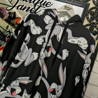 Дамски суичър със заека Бъгс Бъни / Bugs Bunny във черен цвят, снимка 1 - Суичъри - 31680604