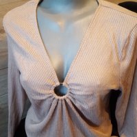 ефектна секси блуза с акцент на деклоте нюд ..натюр цвят Х &М , снимка 1 - Блузи с дълъг ръкав и пуловери - 35892853