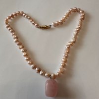 Колие с естествени перли и розов кварц, снимка 2 - Колиета, медальони, синджири - 44156337