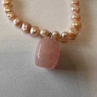 Колие с естествени перли и розов кварц, снимка 4 - Колиета, медальони, синджири - 44156337