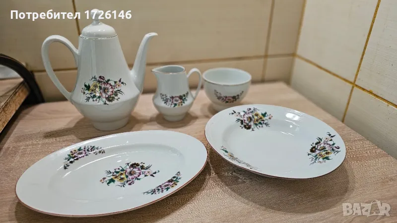 Порцеланови чайник, латиера, купичка, чиния за салата и дълбока чиния, снимка 1