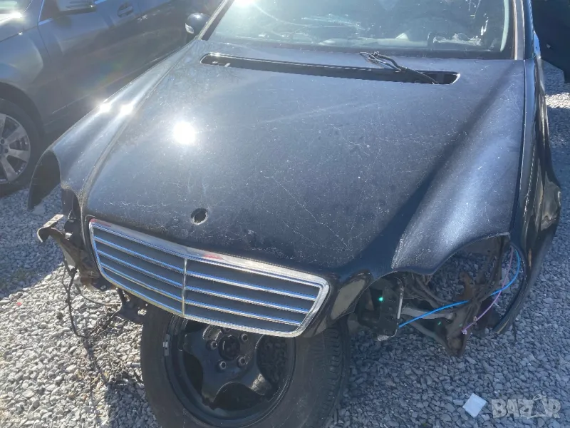 преден капак мерцедес ц класа w203 черен без решетка, снимка 1