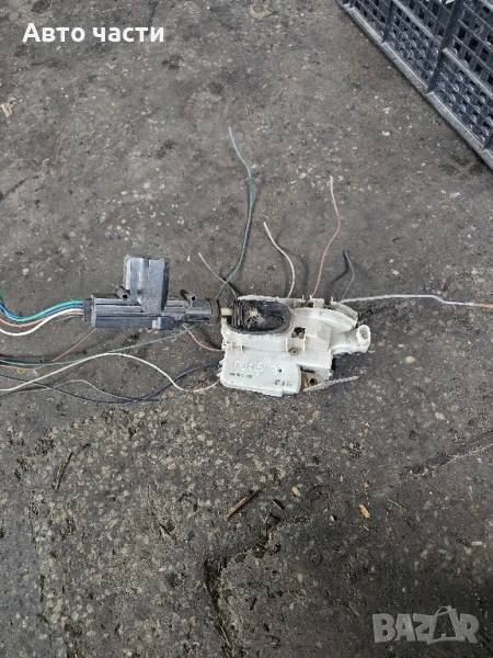 Механизъм за заключване на вратата за VW Golf заден ляв 1H0862153, снимка 1