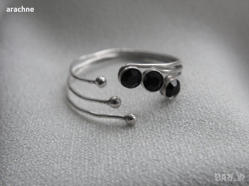 Стар виетнамски сребърен пръстен с три шлифовани индошинита/тектити/, снимка 1