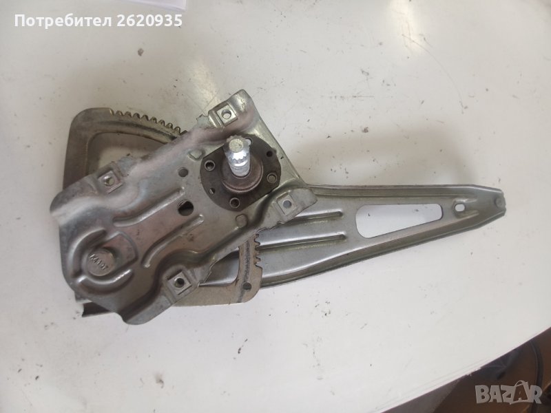 Машинка ръчна стъклоповдигач тойота ярис 2006-2011.  , снимка 1