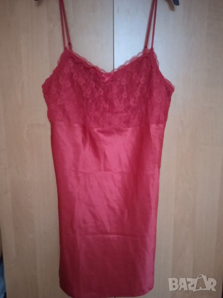 Червена сатенена нощница, снимка 1