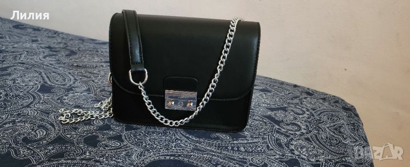 Малка черна дамска чантичка, снимка 1