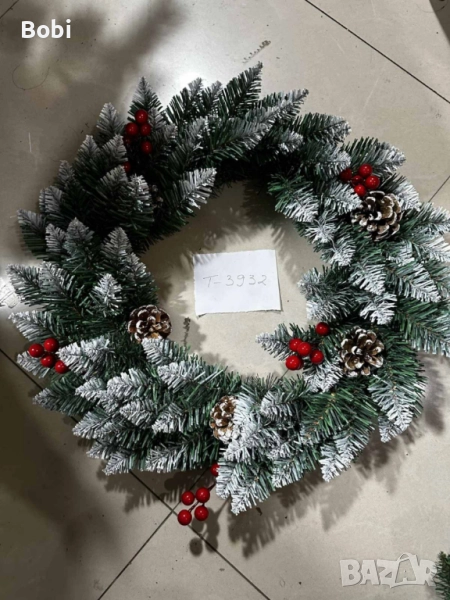 Голям коледен венец, декориран  изкуствени елхови шишарки, снимка 1