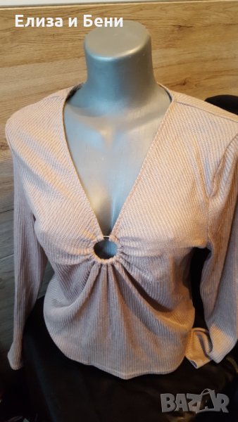 ефектна секси блуза с акцент на деклоте нюд ..натюр цвят Х &М , снимка 1