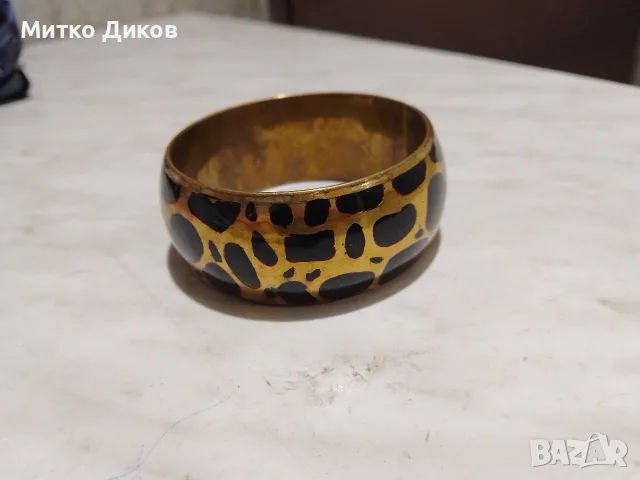 винтидж гривна месинг твърда гривна (bangle) в златист цвят с черен живот. принт фи 77мм вътр.66 мм