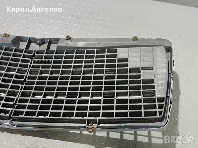 Решетката на предния капак за Mercedes E-class W210, снимка 7 - Части - 53757741
