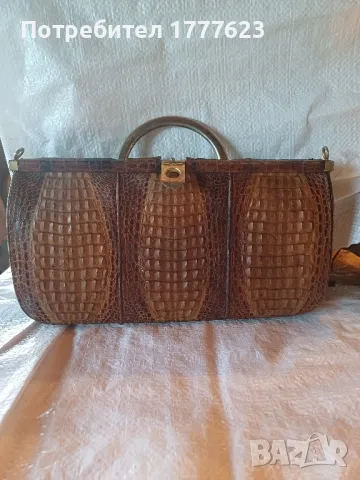 Дамска чанта от крокодилска кожа