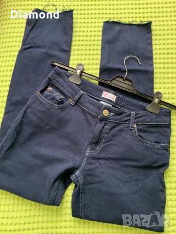 Red Valentino оригинални дамски дънки, снимка 3 - Дънки - 34072409