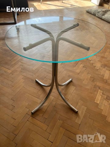 Маси с масивен стъклен плот