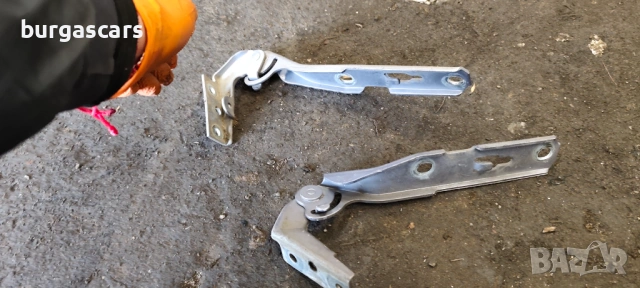 Панти преден капак Audi A4 B7 Avant 1.9-116к.с, снимка 2 - Части - 53692221