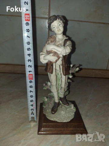 Страхотна красива статуетка момче с куче подписана, снимка 6 - Антикварни и старинни предмети - 53356133