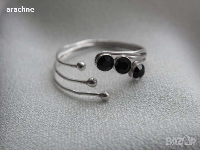 Стар виетнамски сребърен пръстен с три шлифовани индошинита/тектити/