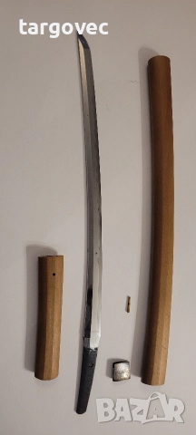 един много красив японски меч