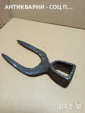 Соц Стар Ръчно Кован Инструмент За Копане Тегло 0.900кг., снимка 3 - Антикварни и старинни предмети - 50489357
