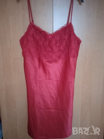 Червена сатенена нощница, снимка 1