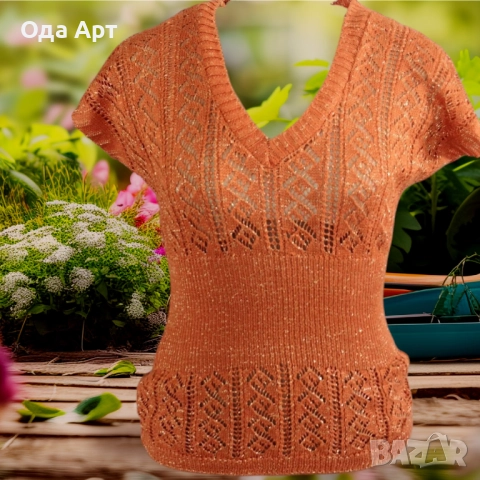 Не носена фина блуза, керемиден цвят.