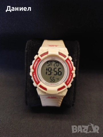 Дамски електронен часовник Q&Q, снимка 2 - Дамски - 51781708