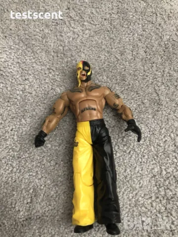 Екшън фигура WWE Rey Mysterio Рей Мистерио Deluxe Aggression Black & Yellow VERY RARE Jakks Pacific , снимка 13 - Колекции - 48447602