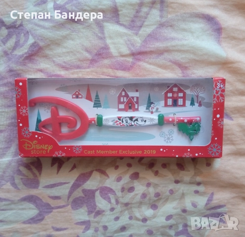 Disney Store Cast Member Exclusive 2019 Christmas Key Mickey Minnie