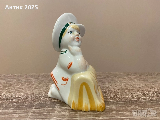 Порцеланова статуетка „Ще стана капитан (Капитанската дъщеря)“, снимка 4 - Антикварни и старинни предмети - 52410436