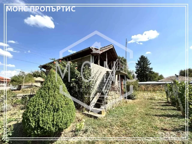 Продава се двуетажна обзаведена къща в с. Кардам, обл. Търговище, снимка 9 - Къщи - 56130540