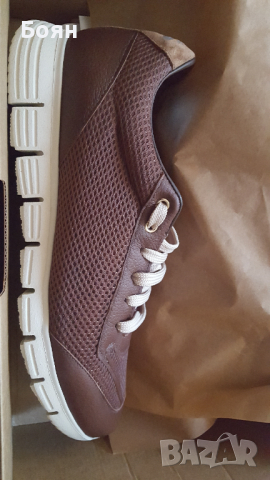 Спортни обувки (43)