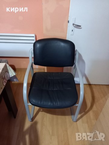 стол с метална основа