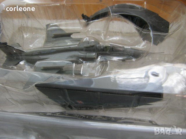 Вертолети и самолети в мащаб 1:100 на Fabbri i AmerKom моделите са нови в смачкани блистери, снимка 6 - Колекции - 38956012