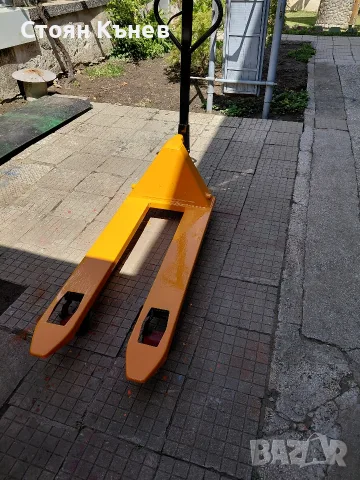 Палетна количка работеща
