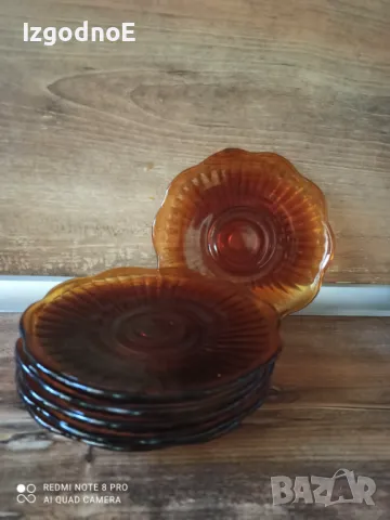 Соц сервиз чинии от цветно стъкло за торта