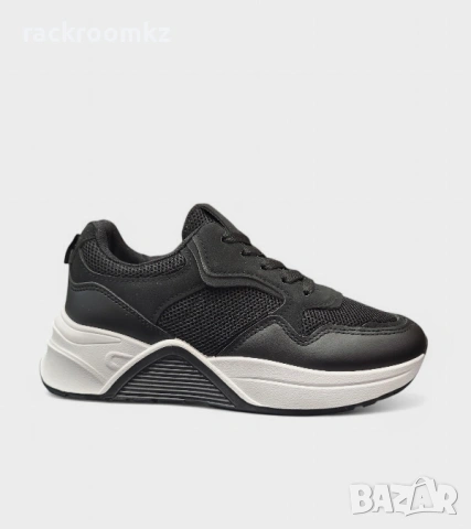 Дамски маратонки с в черен цвят с бяла подметка W014233 black