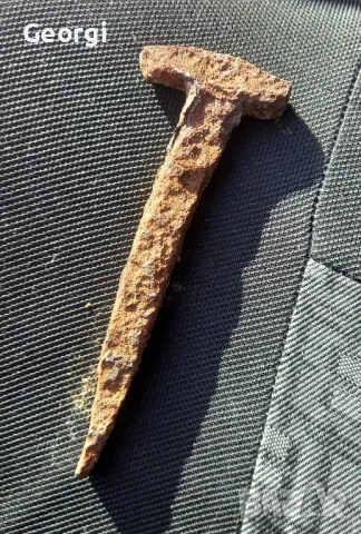 много стар ръчно кован пирон, снимка 2 - Антикварни и старинни предмети - 49599035