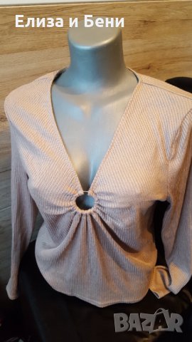 ефектна секси блуза с акцент на деклоте нюд ..натюр цвят Х &М , снимка 1