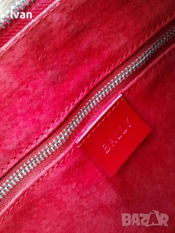 Оригинална дамска чанта Bally Switzerland , снимка 13 - Чанти - 52369429