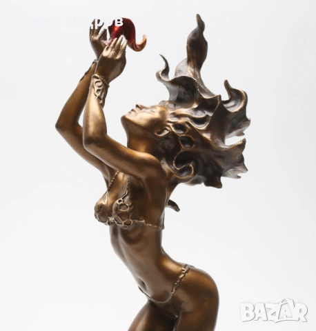 Бронзова фигура по рисунка на Борис Валехо от 1996г. Тегло 2.7кг., снимка 2 - Колекции - 53442417