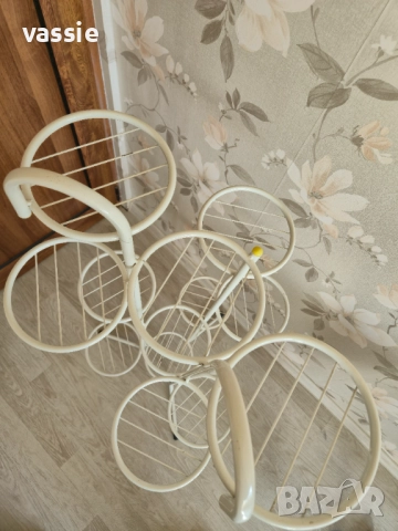 Метален цветарник, снимка 3 - Саксии и кашпи - 52964705