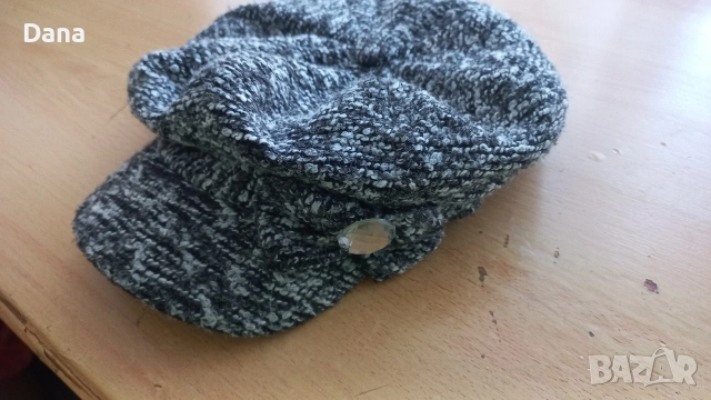 вълнена дамска шапка 