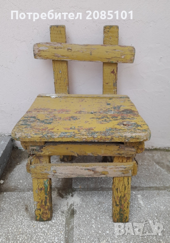 Ретро малко дървено столче, снимка 1 - Антикварни и старинни предмети - 44795024