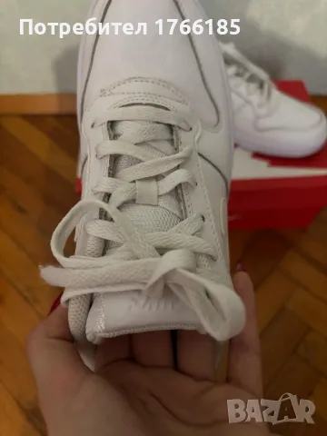 Дамски маратонки Nike , снимка 2 - Маратонки - 49533904